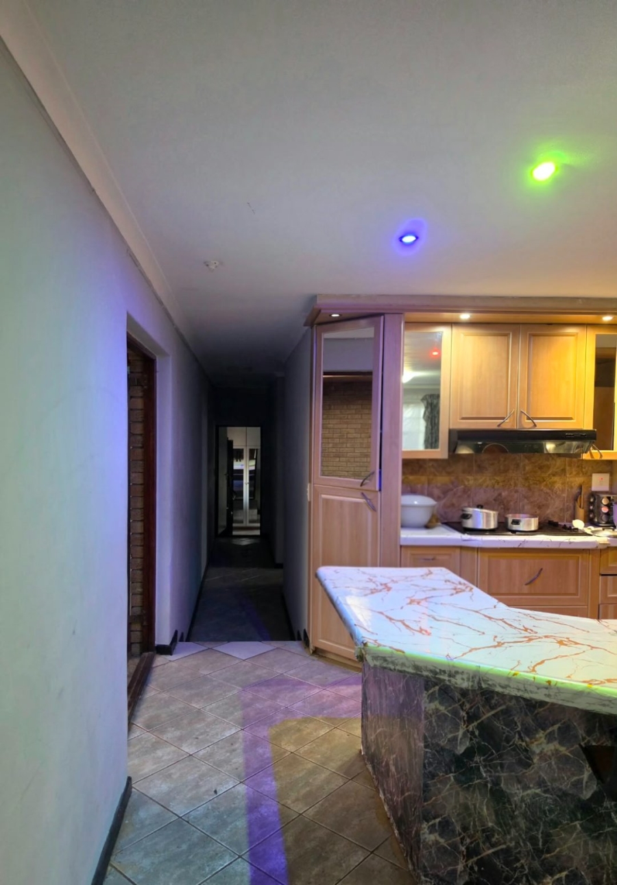 To Let 3 Bedroom Property for Rent in Uitzicht Western Cape